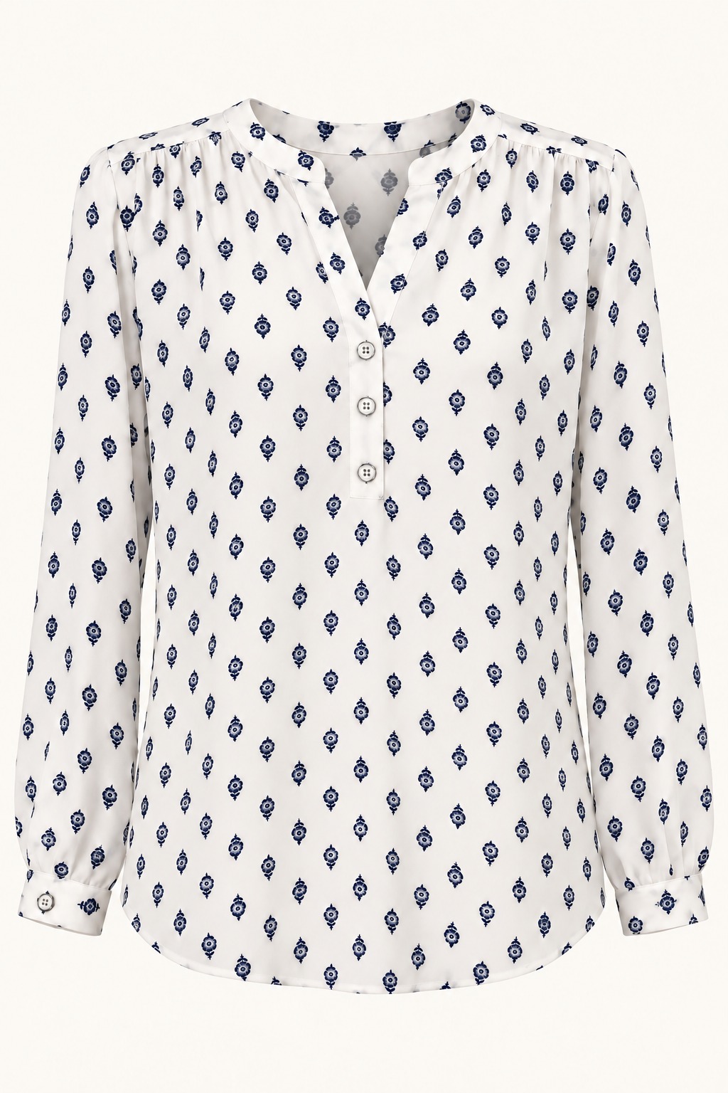 Blusa blanca con pequeños motivos marinos